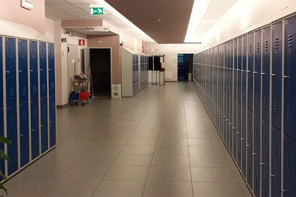 Armadietti spogliatoio in metallo: soluzioni robuste e a norma per ogni ambiente
