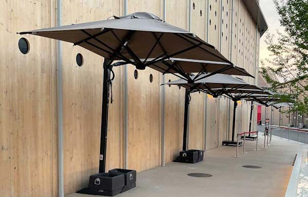 Il design ecosostenibile degli ombrelloni Scolaro