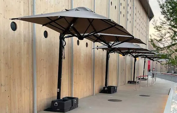 Il design ecosostenibile degli ombrelloni Scolaro