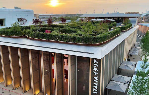Scolaro all'expo 2025 di Osaka